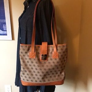 Dooney & Bourke Tote